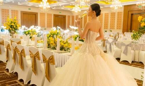 10 MẪU VÁY CƯỚI ĐẸP CHO CÔ DÂU – XU HƯỚNG SANG TRỌNG & TINH TẾ